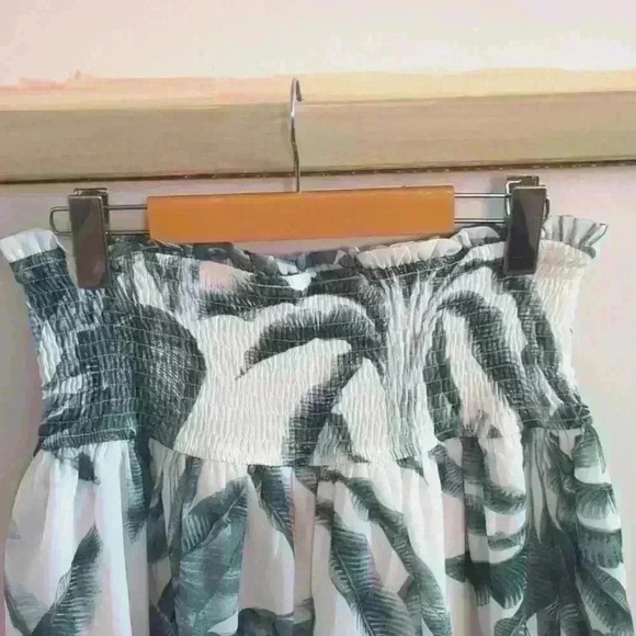 AMAZON | Women's White/Green Topical High Waisted Smocked Shorts - Picture 3 of 4